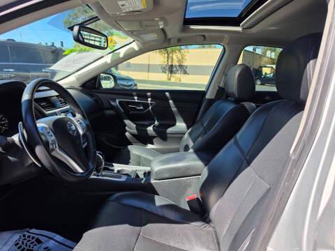 Nissan Altima 4dr Sdn V6 3.5 SR 2016