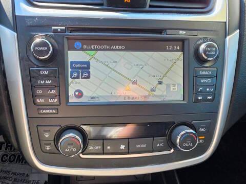 Nissan Altima 4dr Sdn V6 3.5 SR 2016