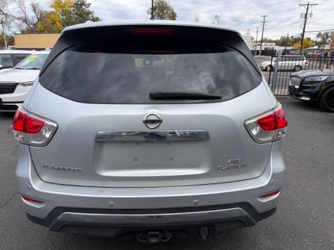Nissan Pathfinder 4WD 4dr Platinum 2013
