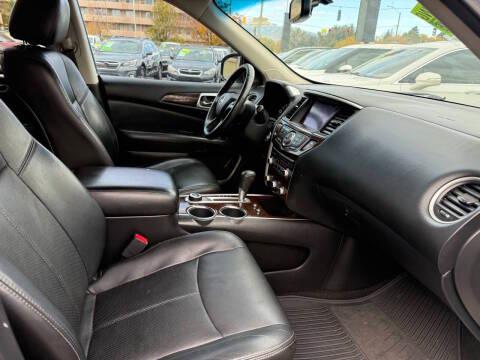 Nissan Pathfinder 4WD 4dr Platinum 2013
