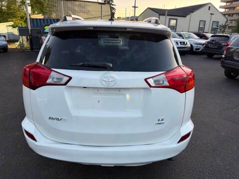 Toyota RAV4 AWD 4dr XLE (Natl) 2015