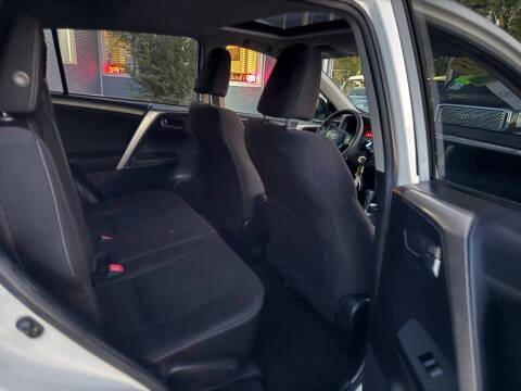 Toyota RAV4 AWD 4dr XLE (Natl) 2015