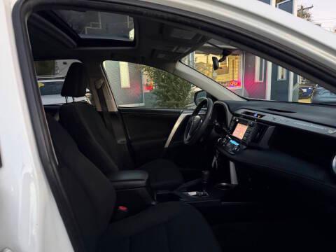 Toyota RAV4 AWD 4dr XLE (Natl) 2015