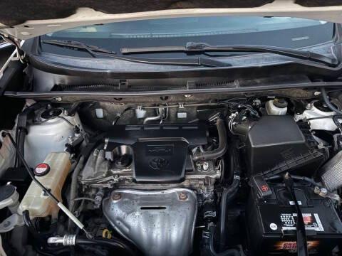 Toyota RAV4 AWD 4dr XLE (Natl) 2015