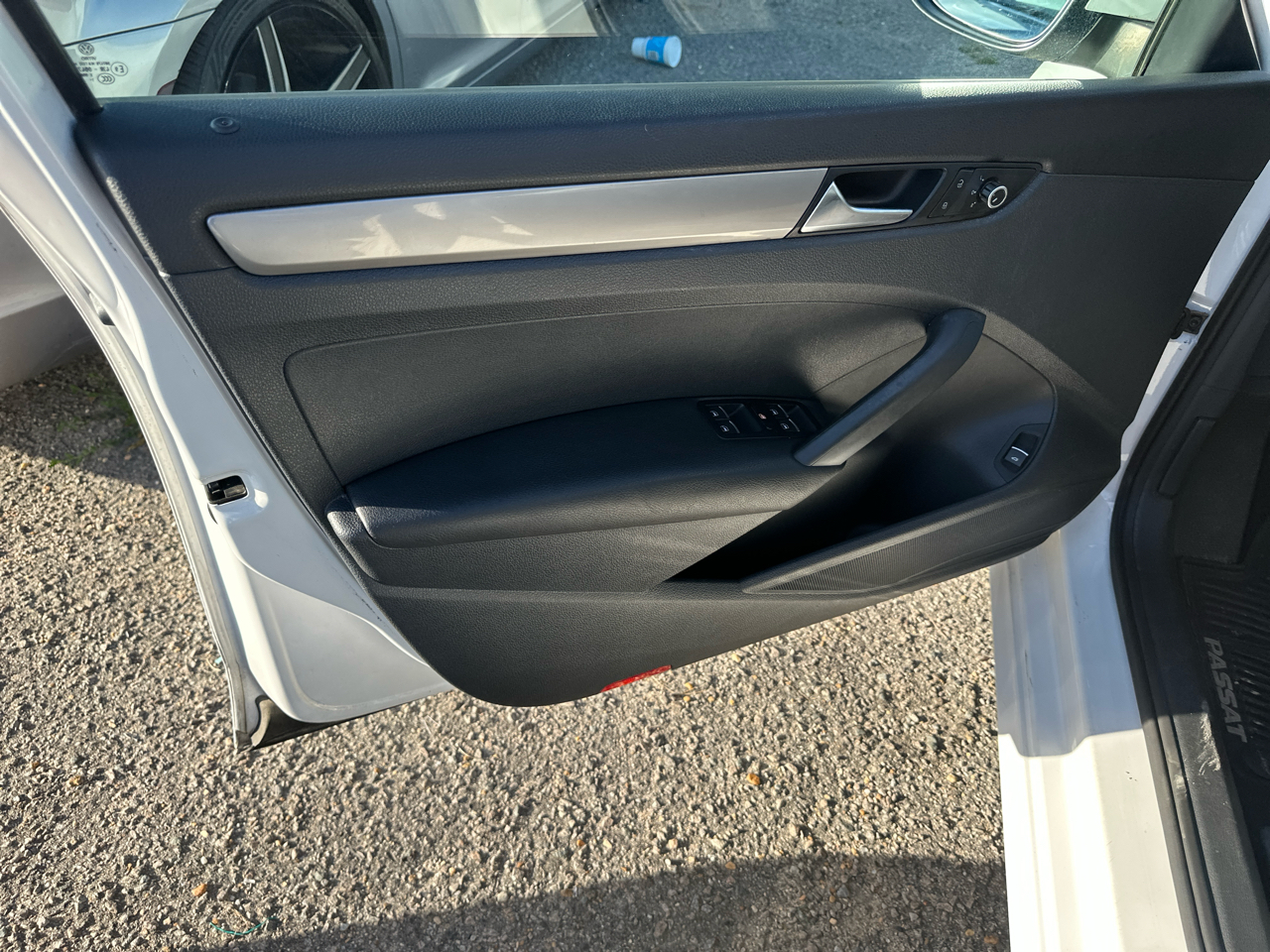 Volkswagen Passat 2.5L S W/Appearance 2012 Volkswagen Passat 2.5L S W/Appearance 2012