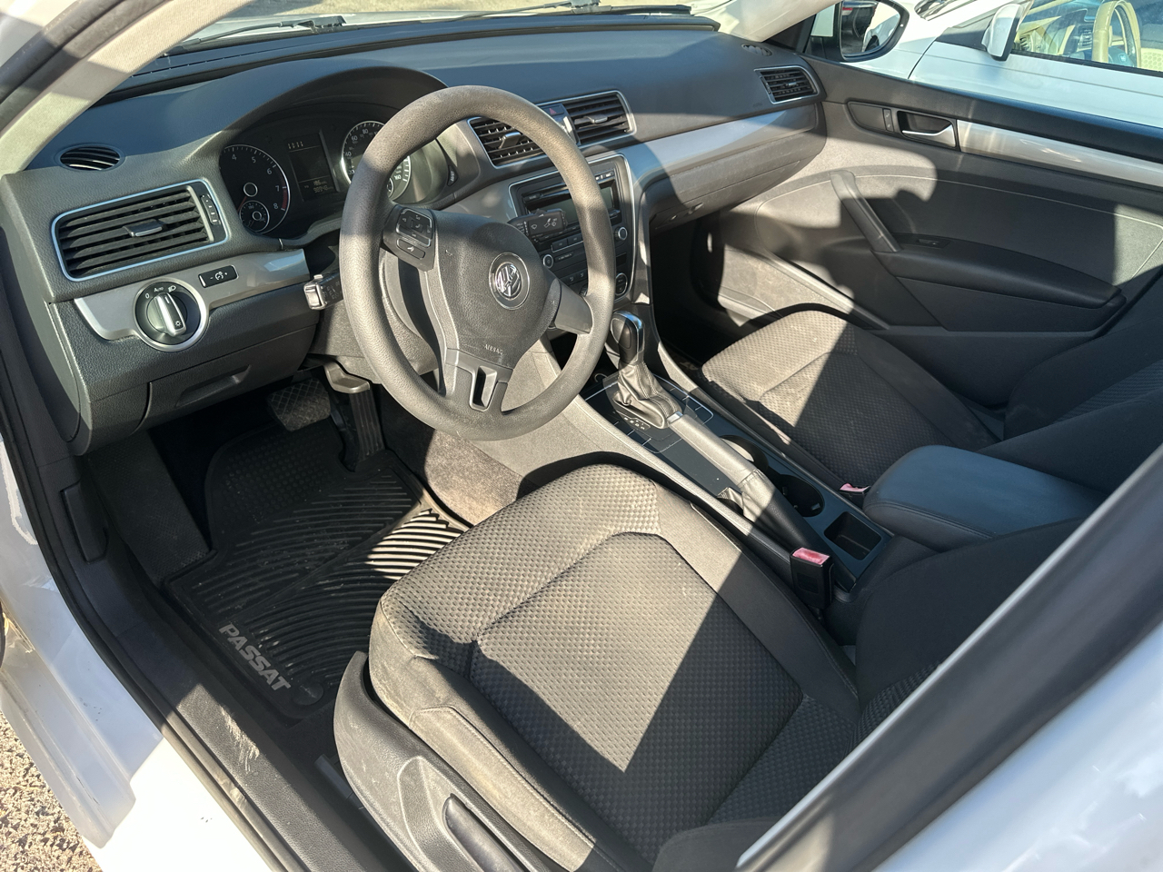 Volkswagen Passat 2.5L S W/Appearance 2012 Volkswagen Passat 2.5L S W/Appearance 2012
