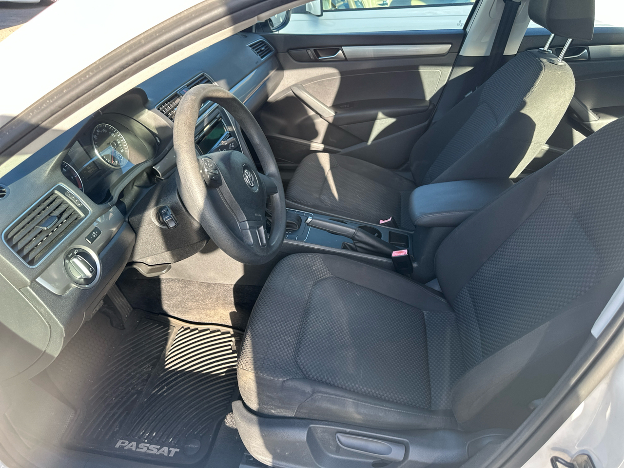 Volkswagen Passat 2.5L S W/Appearance 2012 Volkswagen Passat 2.5L S W/Appearance 2012