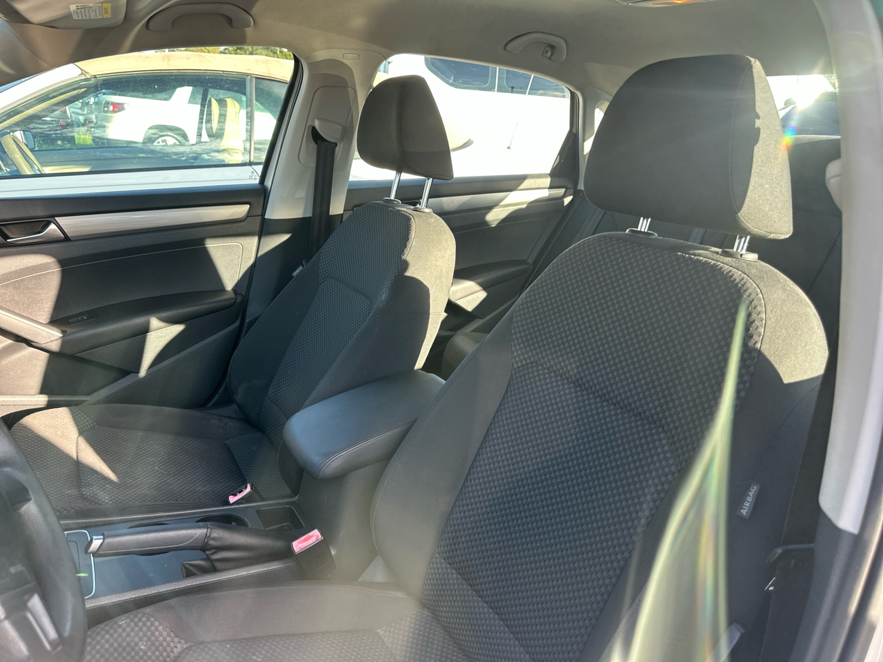 Volkswagen Passat 2.5L S W/Appearance 2012 Volkswagen Passat 2.5L S W/Appearance 2012
