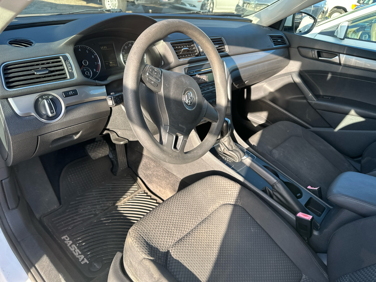 Volkswagen Passat 2.5L S W/Appearance 2012 Volkswagen Passat 2.5L S W/Appearance 2012
