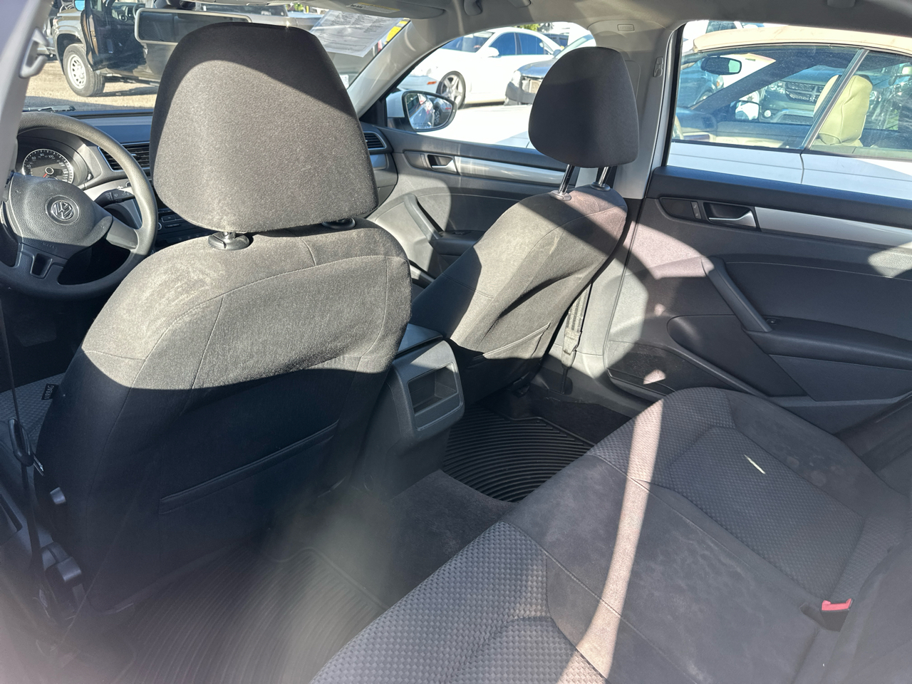 Volkswagen Passat 2.5L S W/Appearance 2012 Volkswagen Passat 2.5L S W/Appearance 2012