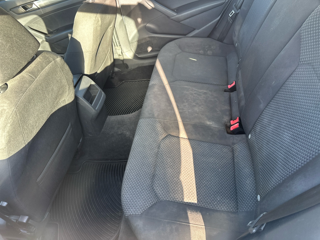 Volkswagen Passat 2.5L S W/Appearance 2012 Volkswagen Passat 2.5L S W/Appearance 2012