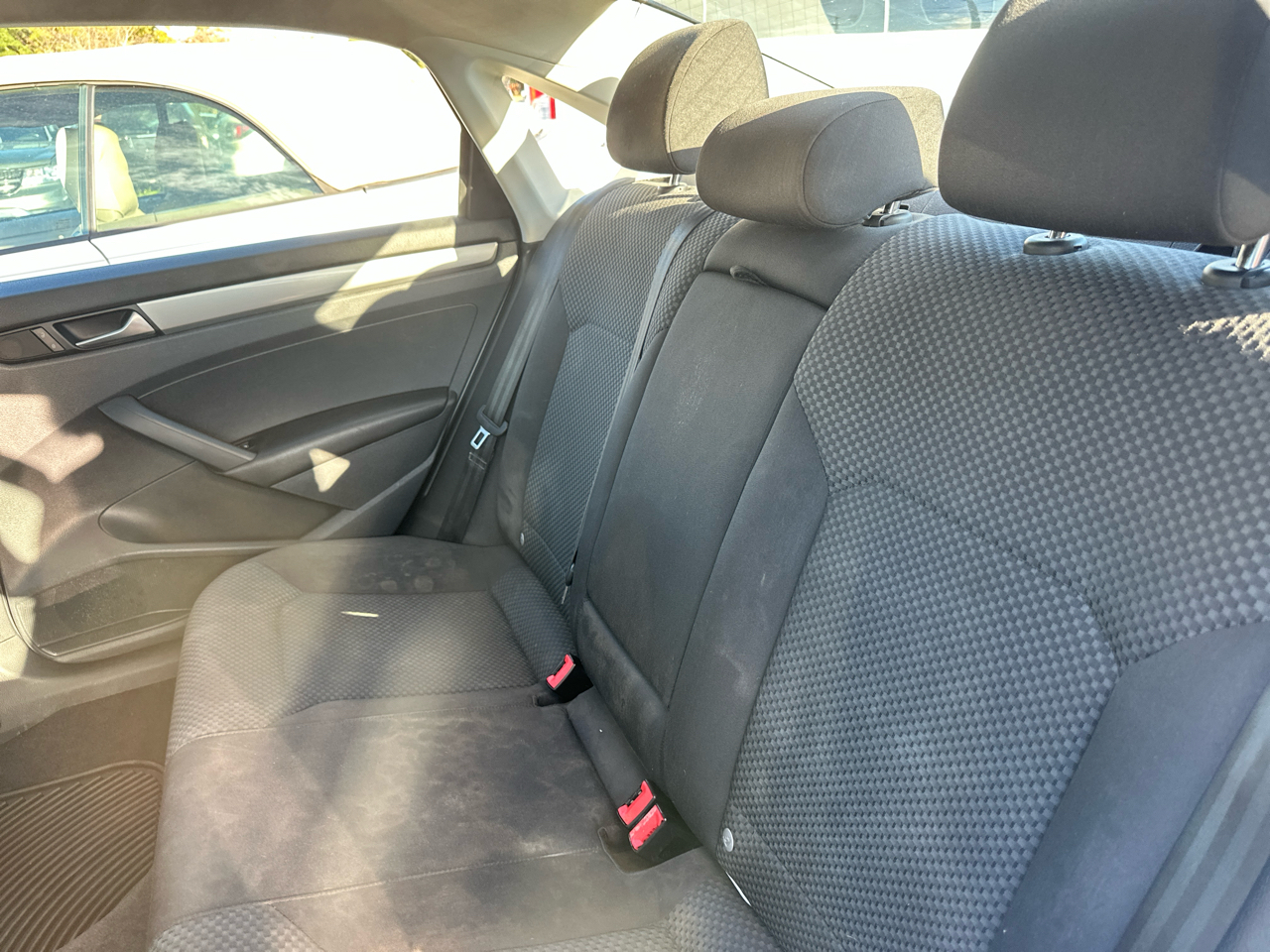 Volkswagen Passat 2.5L S W/Appearance 2012 Volkswagen Passat 2.5L S W/Appearance 2012