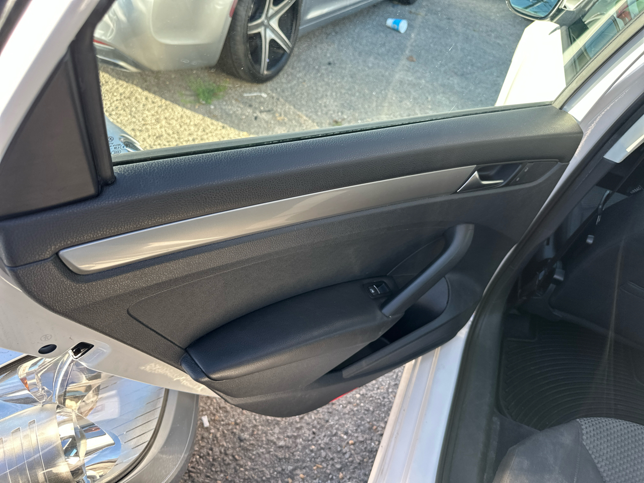 Volkswagen Passat 2.5L S W/Appearance 2012 Volkswagen Passat 2.5L S W/Appearance 2012