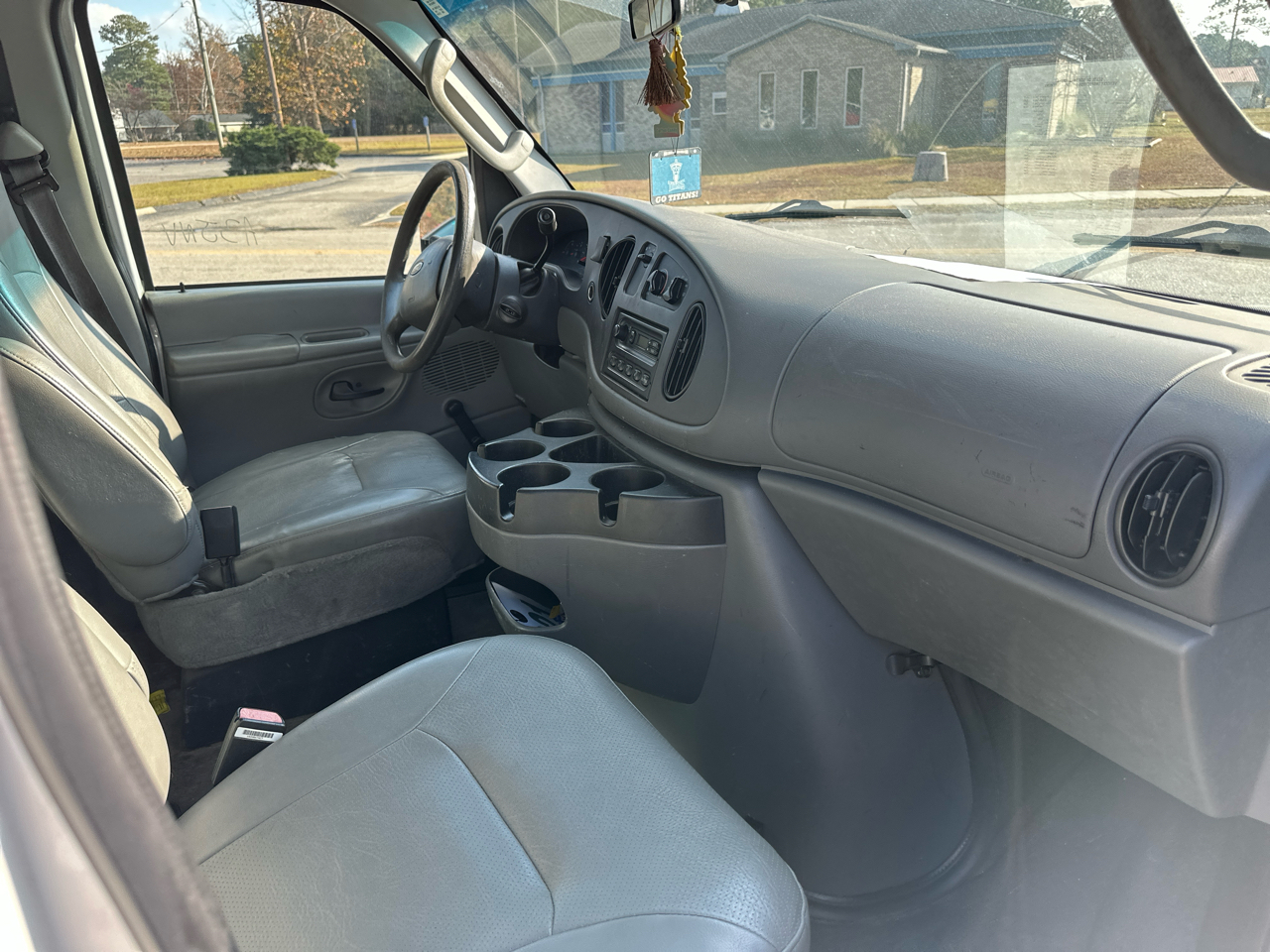 Ford Econoline E-250 2006