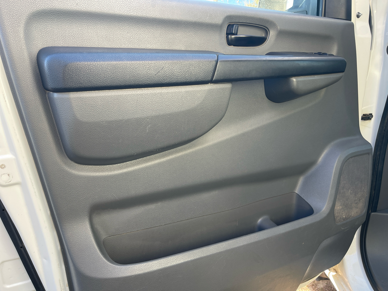 Nissan NV Cargo 2500 HD S V6 High Roof 2012