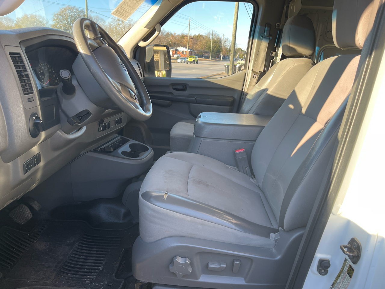 Nissan NV Cargo 2500 HD S V6 High Roof 2012