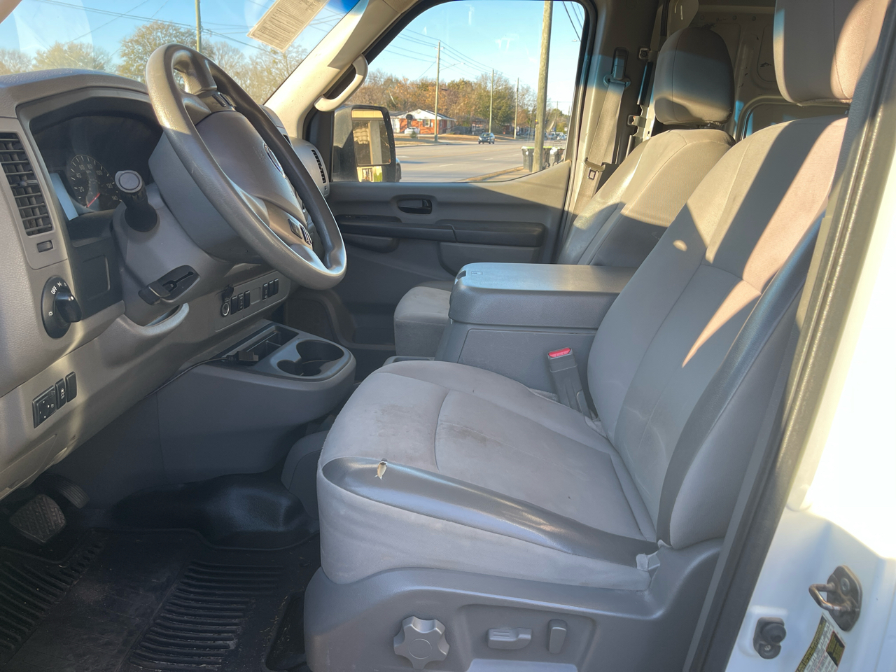 Nissan NV Cargo 2500 HD S V6 High Roof 2012