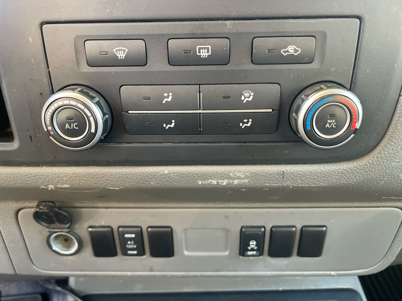 Nissan NV Cargo 2500 HD S V6 High Roof 2012