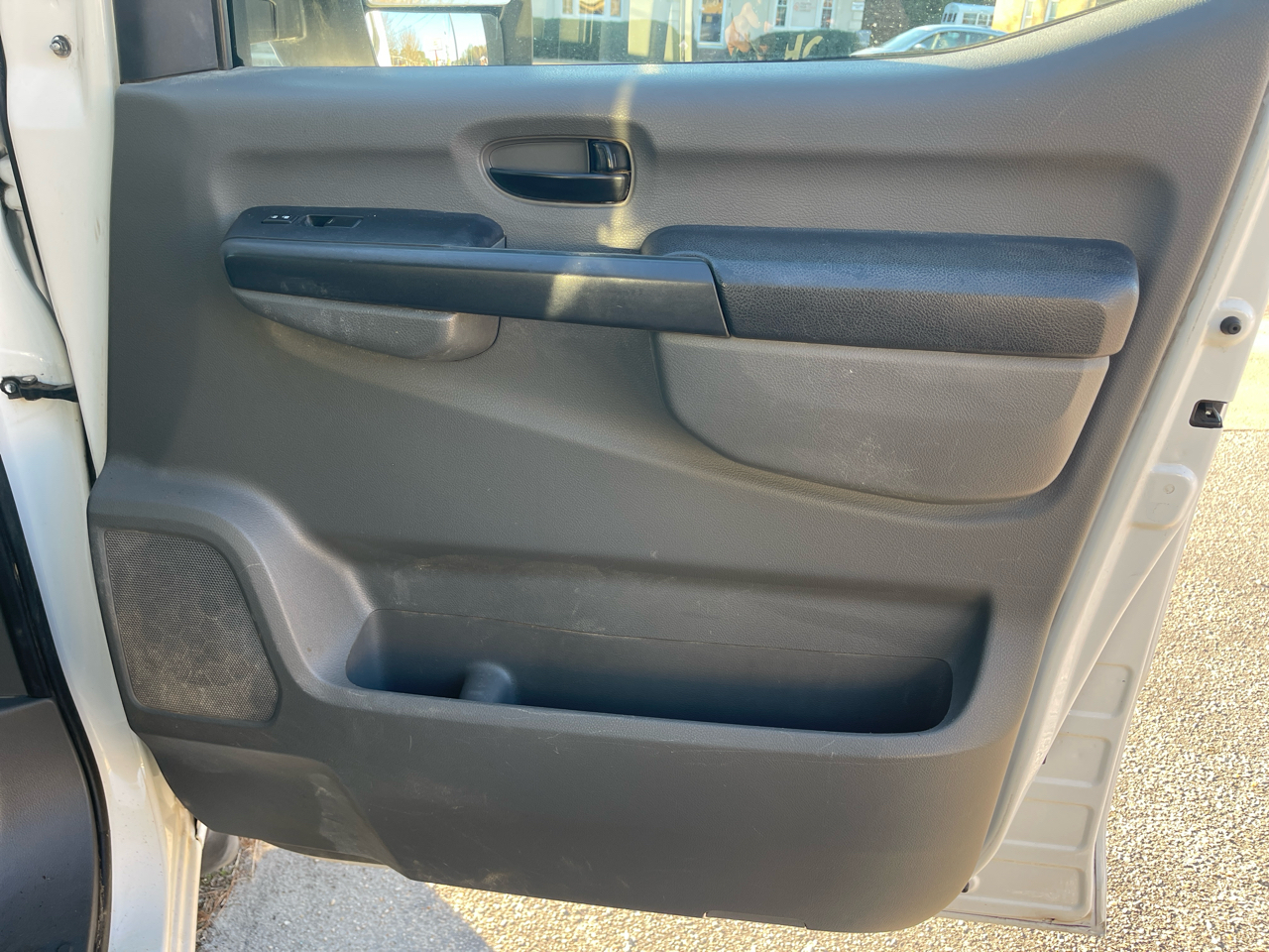 Nissan NV Cargo 2500 HD S V6 High Roof 2012