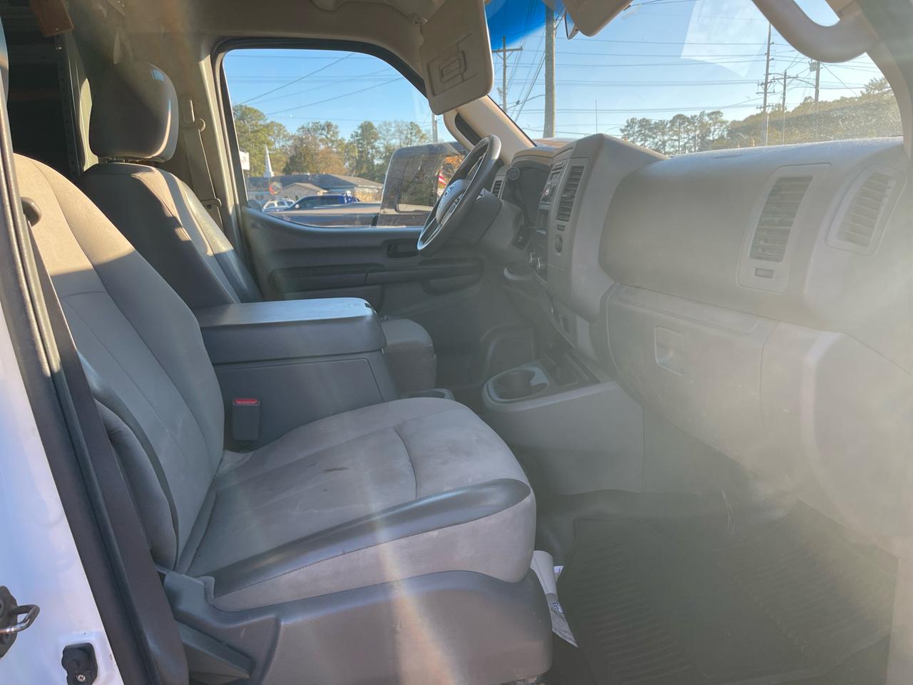 Nissan NV Cargo 2500 HD S V6 High Roof 2012