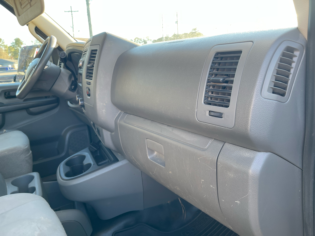 Nissan NV Cargo 2500 HD S V6 High Roof 2012