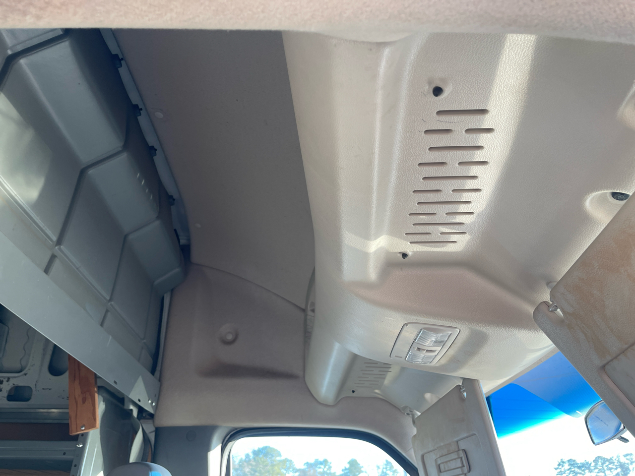 Nissan NV Cargo 2500 HD S V6 High Roof 2012