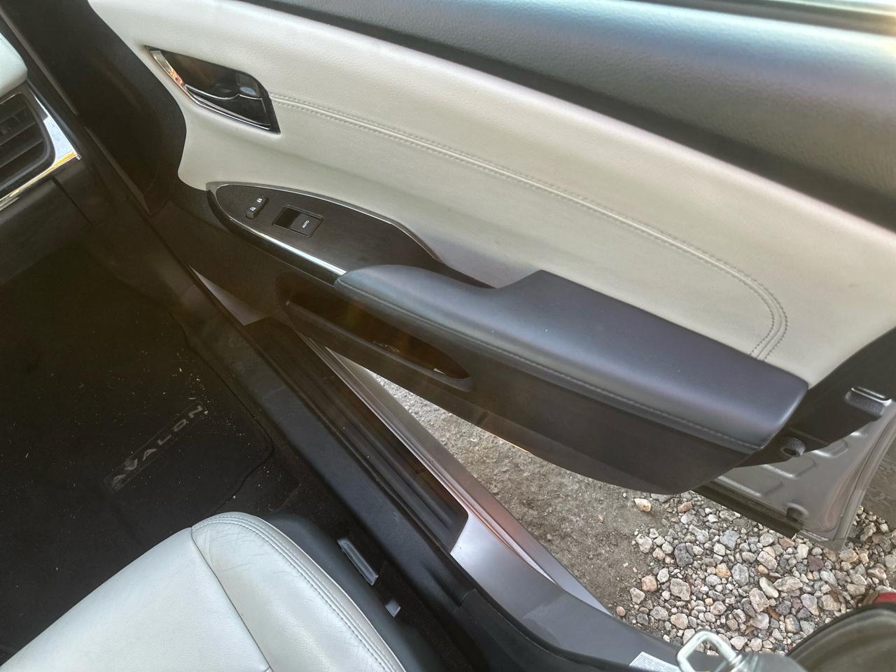 Toyota Avalon XLE 2013
