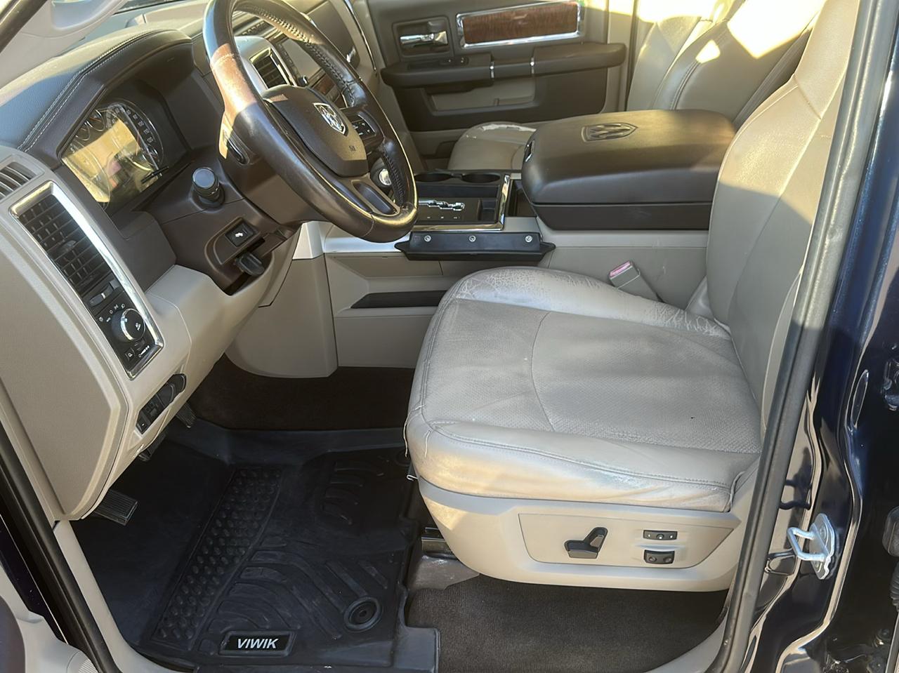 RAM 1500 Laramie Crew Cab 4WD 2012
