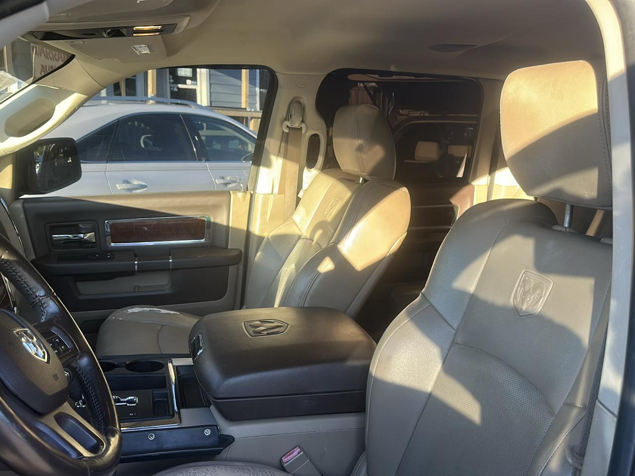 RAM 1500 Laramie Crew Cab 4WD 2012
