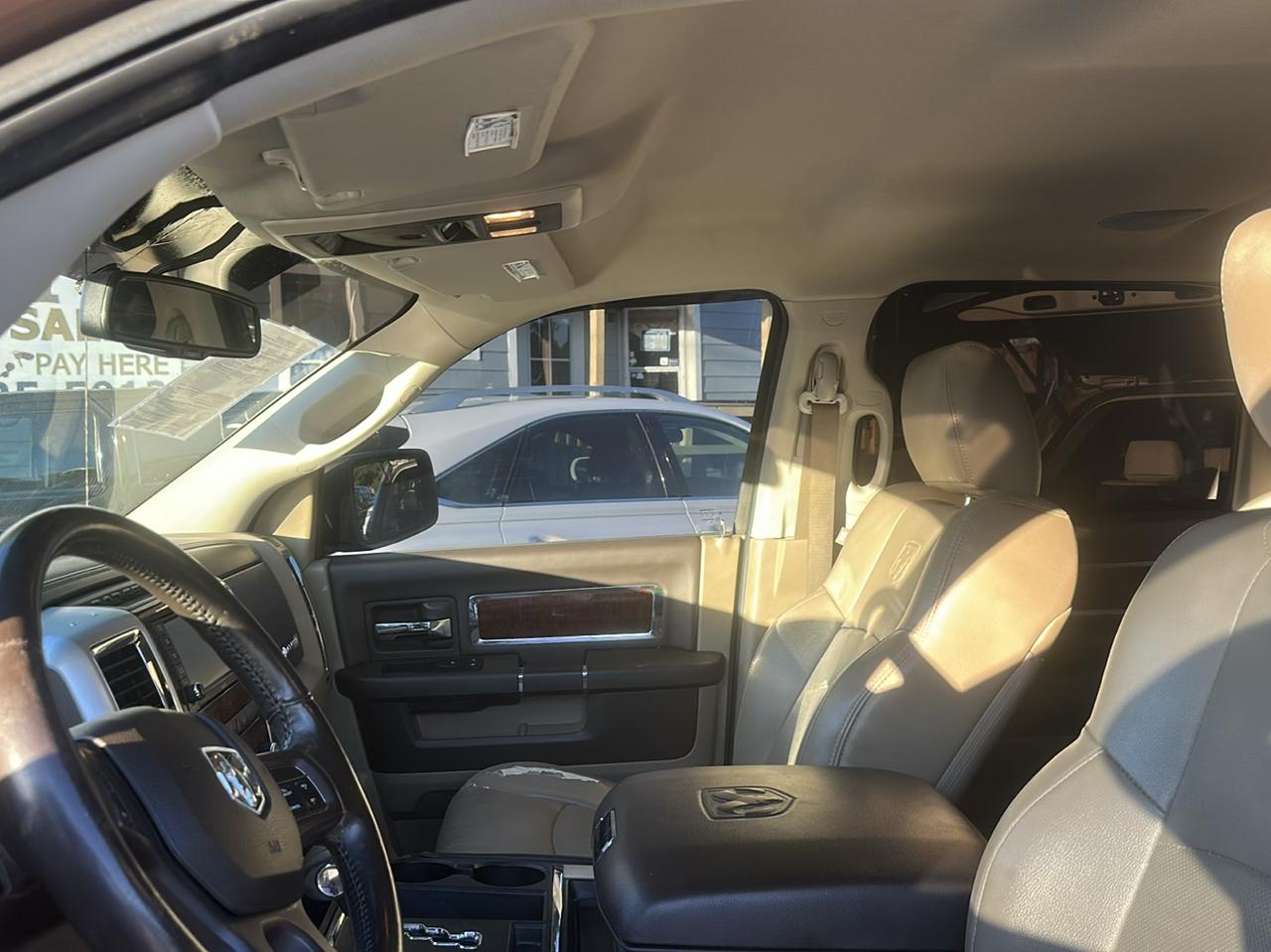 RAM 1500 Laramie Crew Cab 4WD 2012