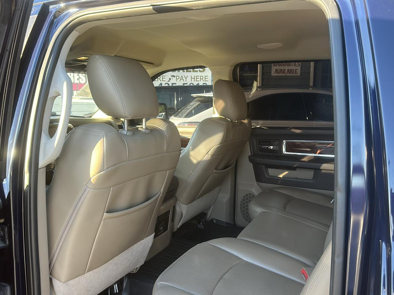 RAM 1500 Laramie Crew Cab 4WD 2012