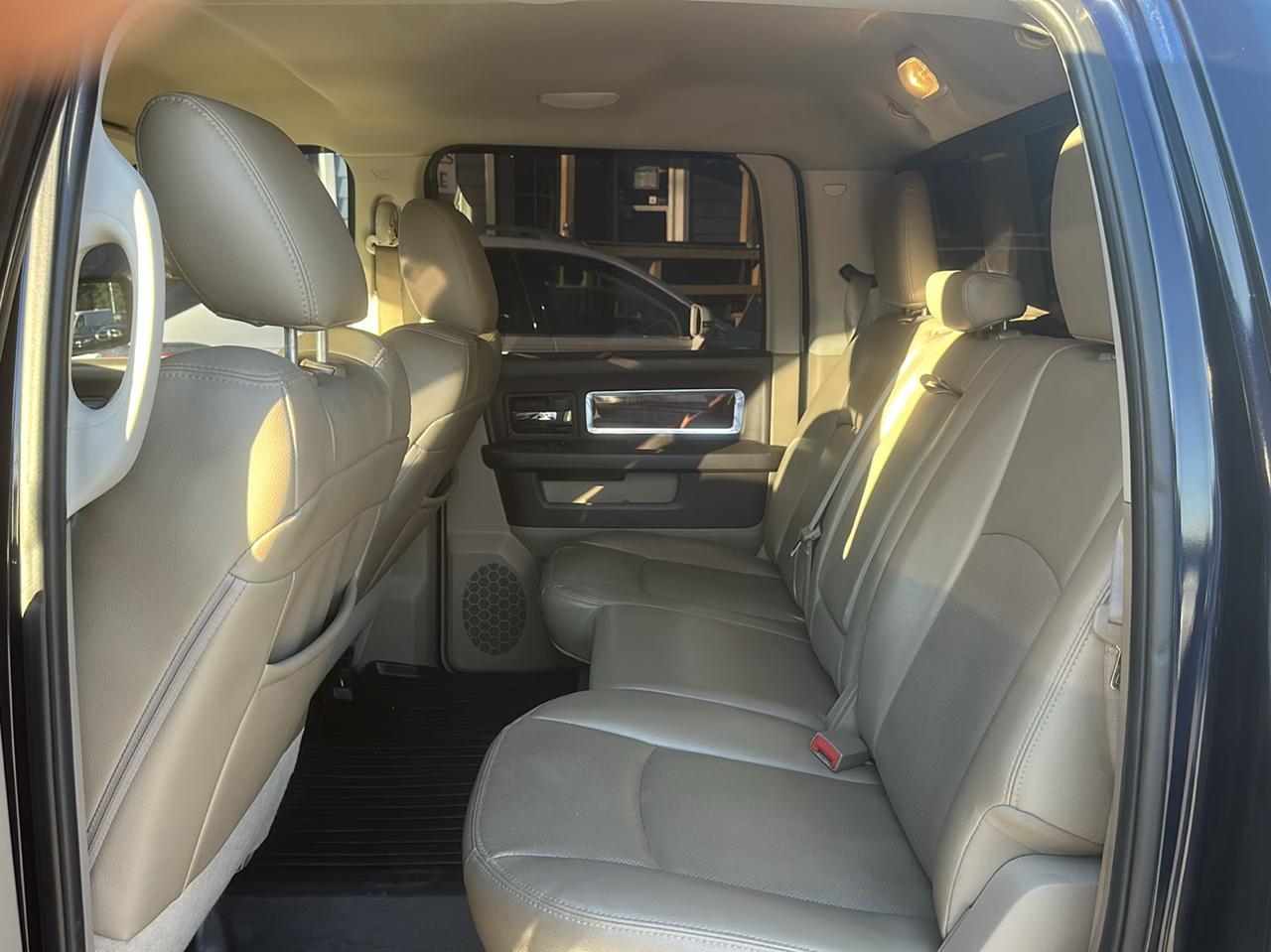 RAM 1500 Laramie Crew Cab 4WD 2012