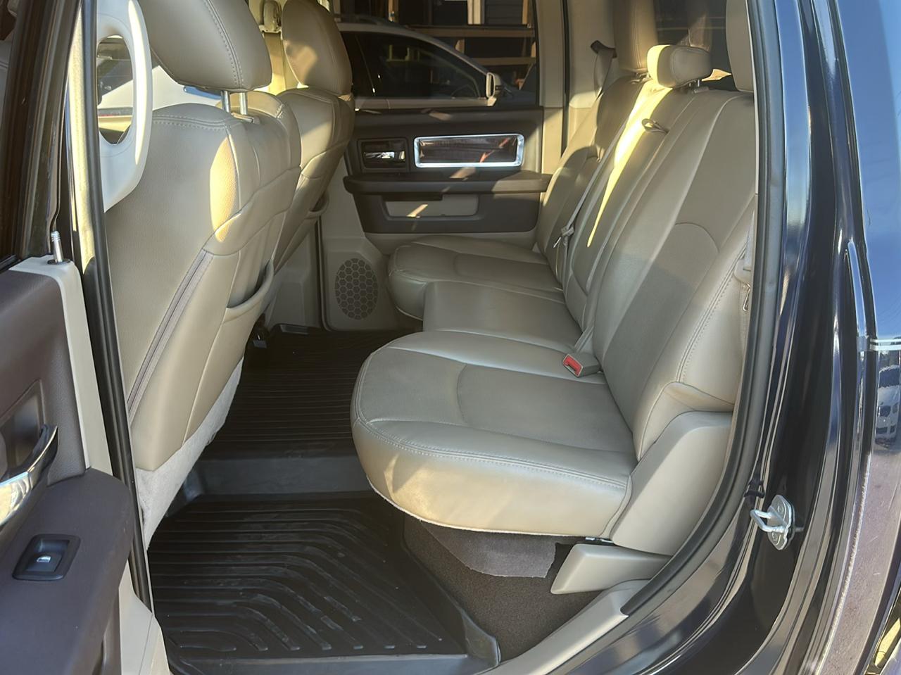 RAM 1500 Laramie Crew Cab 4WD 2012