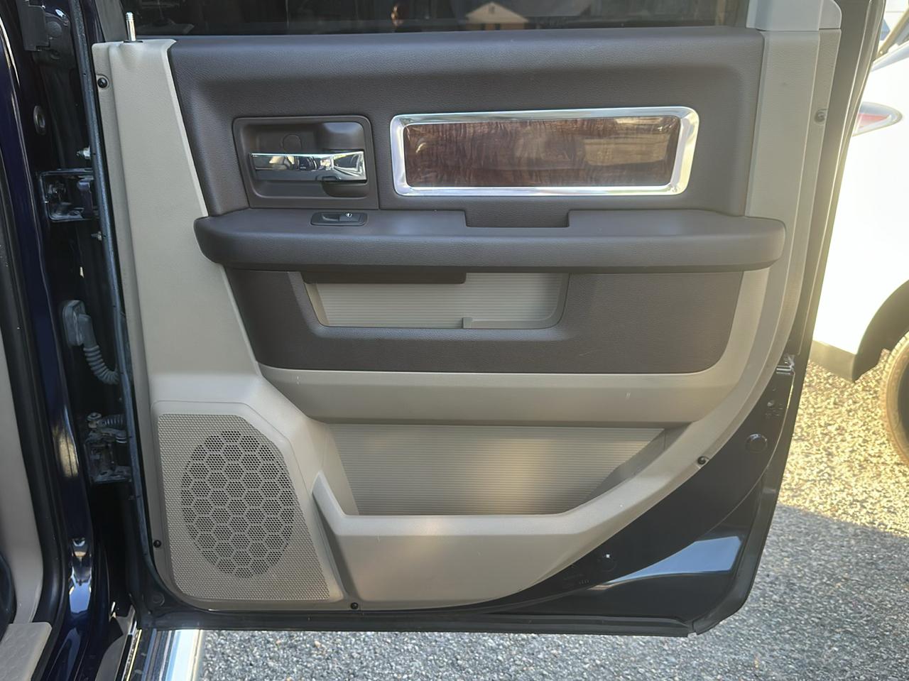 RAM 1500 Laramie Crew Cab 4WD 2012