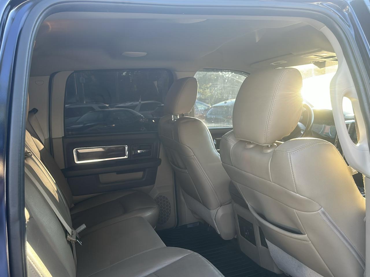 RAM 1500 Laramie Crew Cab 4WD 2012