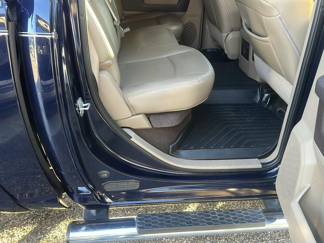 RAM 1500 Laramie Crew Cab 4WD 2012