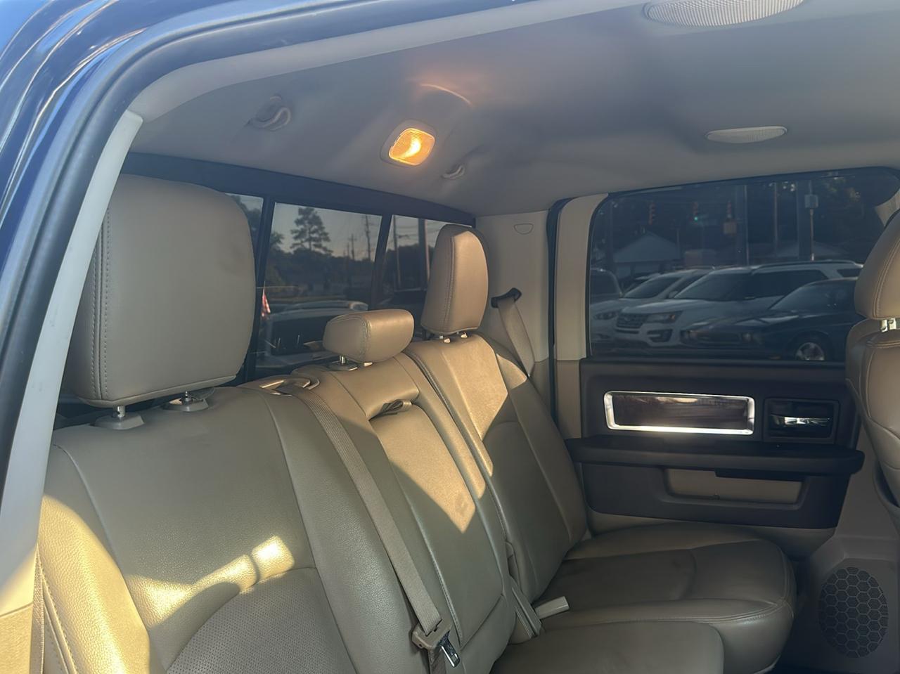 RAM 1500 Laramie Crew Cab 4WD 2012