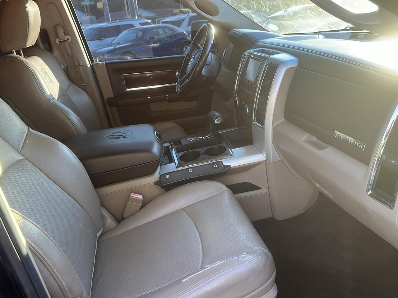 RAM 1500 Laramie Crew Cab 4WD 2012