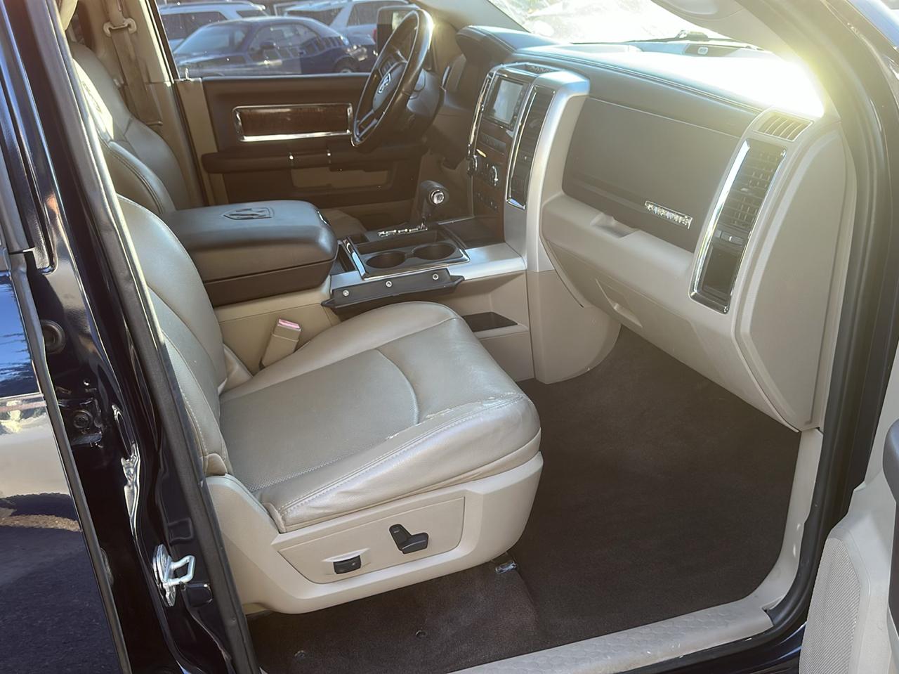 RAM 1500 Laramie Crew Cab 4WD 2012