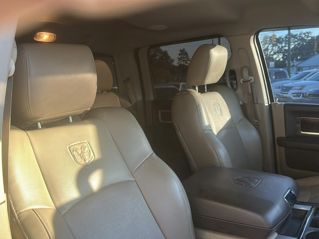 RAM 1500 Laramie Crew Cab 4WD 2012