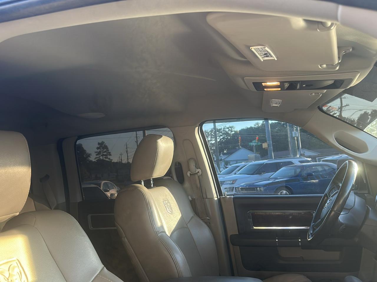 RAM 1500 Laramie Crew Cab 4WD 2012