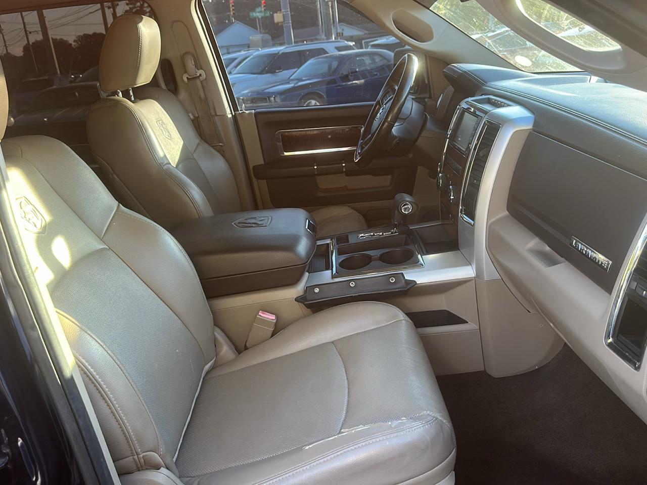 RAM 1500 Laramie Crew Cab 4WD 2012