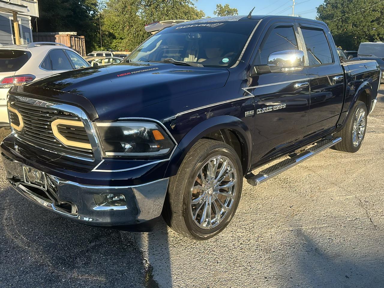 RAM 1500 Laramie Crew Cab 4WD 2012