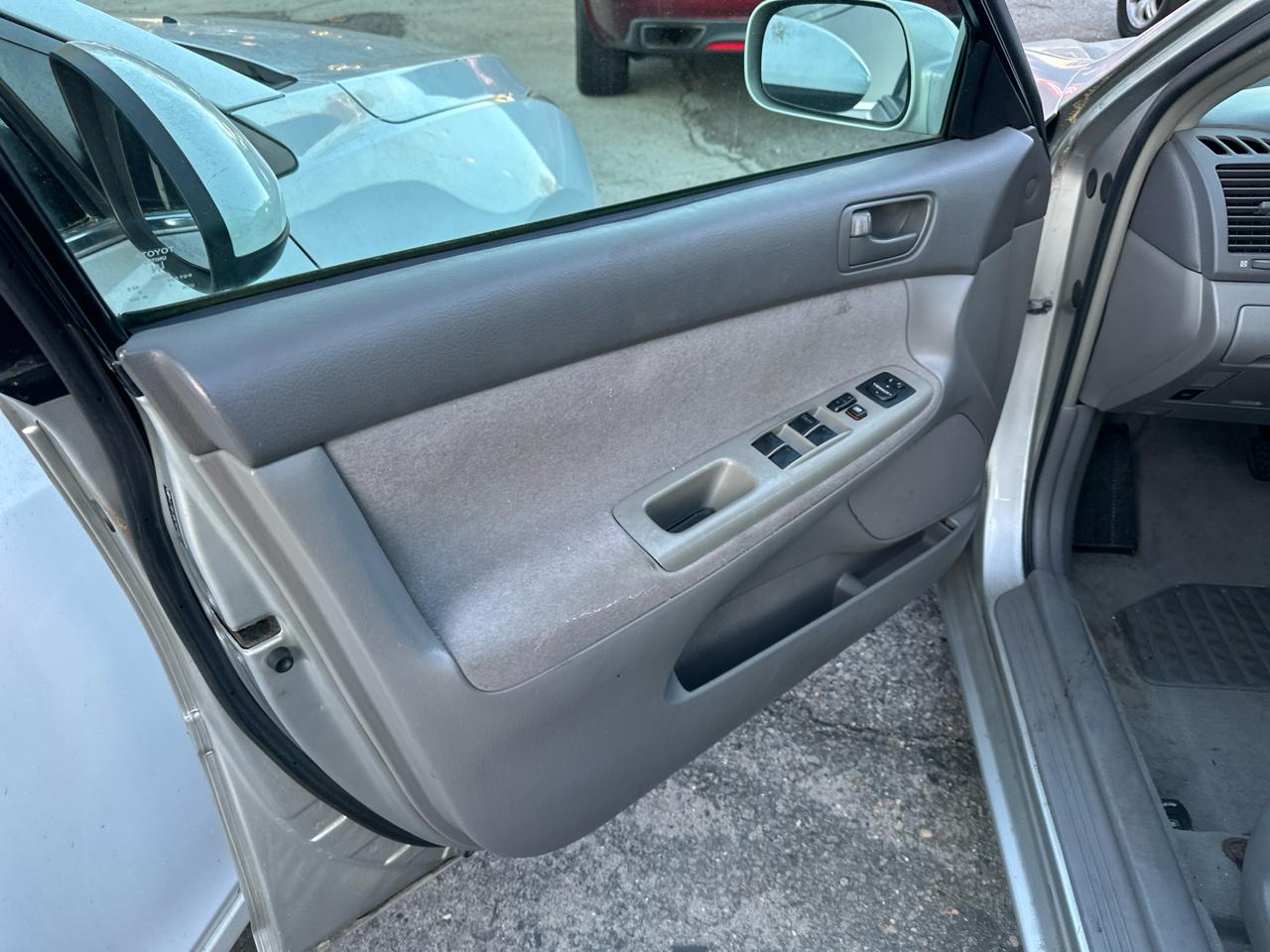 Toyota Camry LE V6 2004