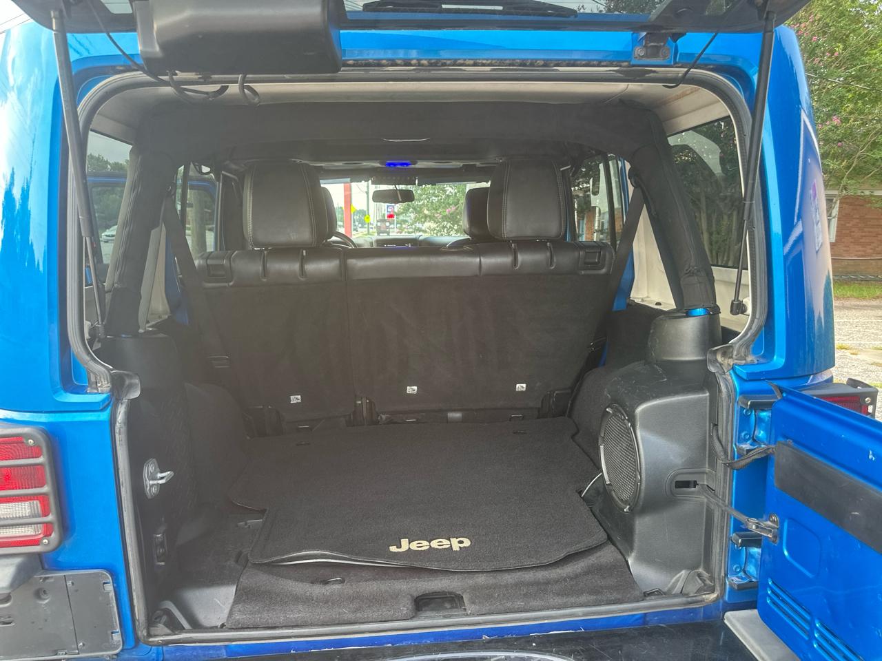 Jeep Wrangler Unlimited Sahara 4WD 2014
