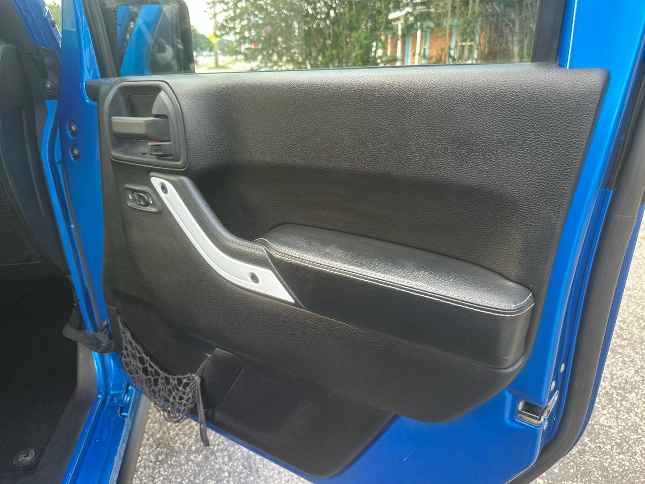 Jeep Wrangler Unlimited Sahara 4WD 2014