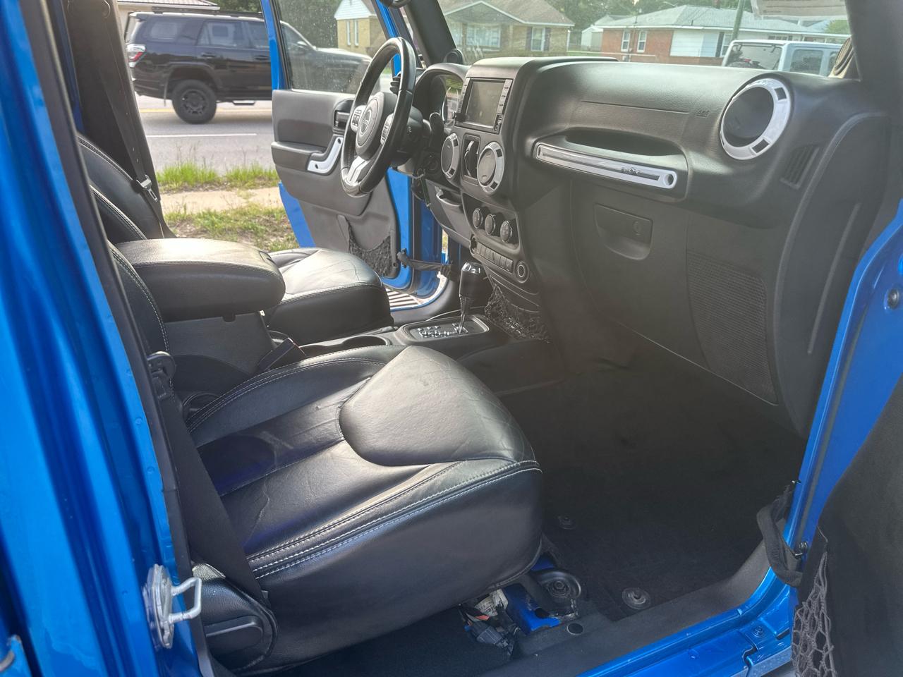 Jeep Wrangler Unlimited Sahara 4WD 2014