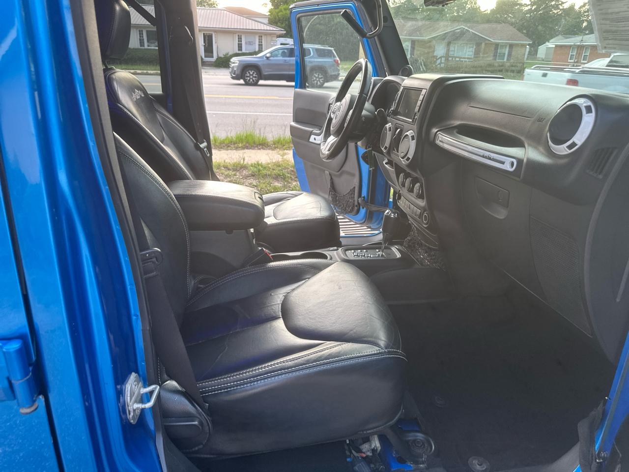 Jeep Wrangler Unlimited Sahara 4WD 2014