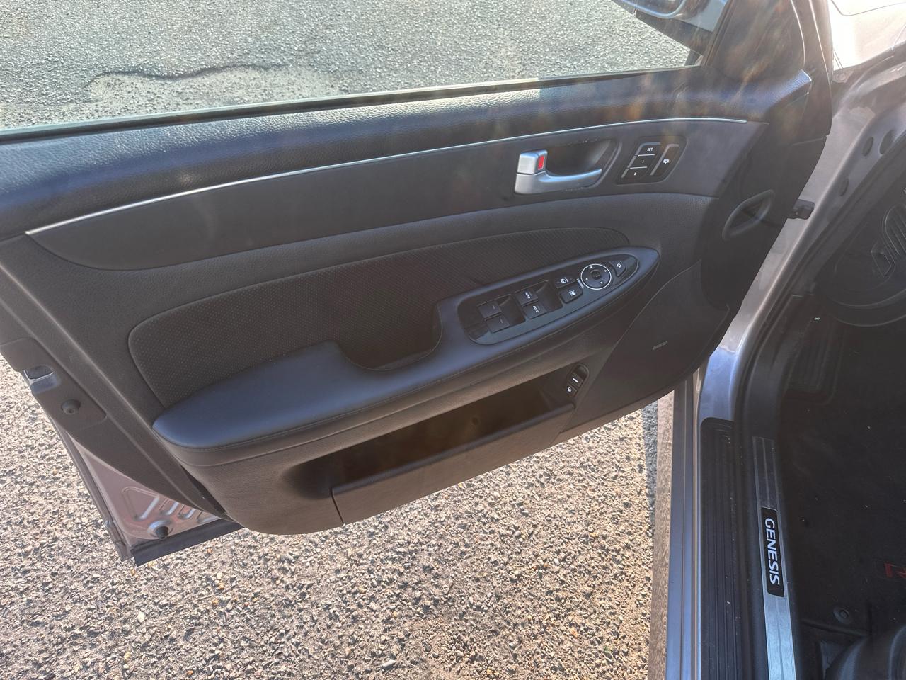 Hyundai Genesis 5.0L R-Spec 2013