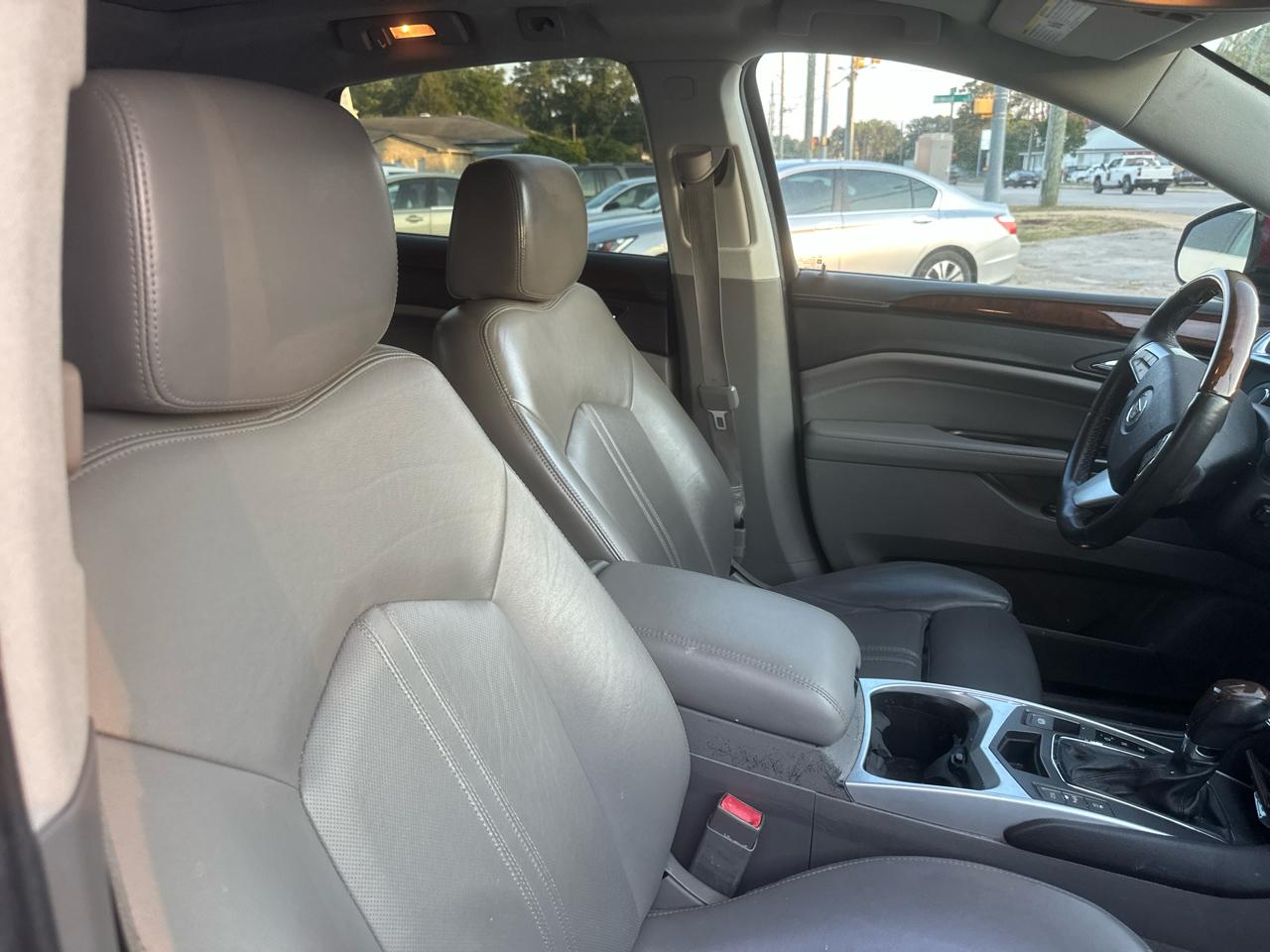 Cadillac SRX Luxury 2012